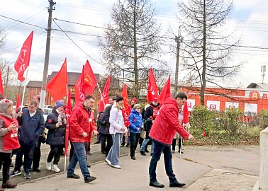 Тульские коммунисты по всему региону провели возложения цветов к памятникам В.И. Ленина
