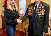 В Тульской области депутаты-коммунисты и секретари в преддверии 80-летия Великой Победы поздравляют ветеранов В Тульской области депутаты-коммунисты и секретари в преддверии 80-летия Великой Победы поздравляют ветеранов