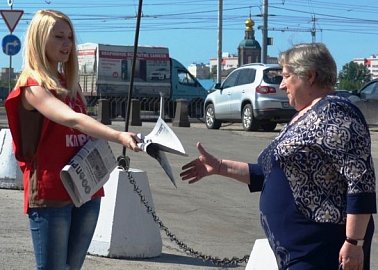Тульский обком партии проводит агитационную работу среди рабочих.
