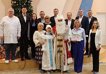 Депутаты-коммунисты приняли участие в новогоднем празднике в детской областной больнице Депутаты-коммунисты приняли участие в новогоднем празднике в детской областной больнице