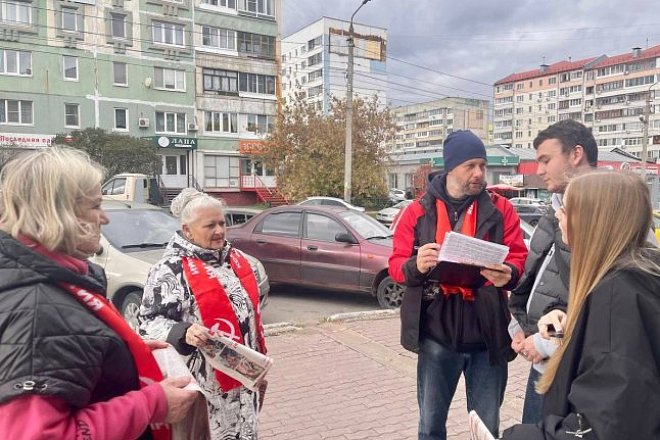 В Пролетарском районе продолжаются агитационные рейды Народного Референдума КПРФ
