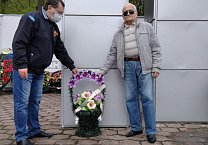В Тульской области члены КПРФ почтили память героев Великой Отечественной войны в день 75-летия Великой Победы!