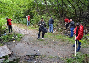 Тульский обком КПРФ организовал  субботник в городе Туле.