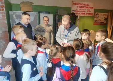 Тульский обком проводит регулярные патриотические занятия со школьниками