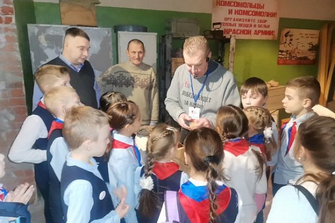Тульский обком проводит регулярные патриотические занятия со школьниками