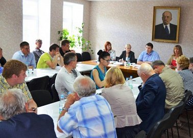 Пленум Тульского обкома КПРФ  выразил  благодарность партийному активу и местным отделениям за значительное усиление всех направлений партийной работы  и  принял план работы на второе полугодие.