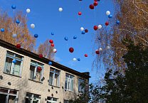 Веневские коммунисты поздравили с юбилеем сельскую школу