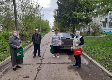 Ефремовцев - детей войны - в преддверии праздника Победы поздравили местные коммунисты