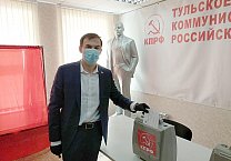 Юрий Афонин принял участие в двух голосованиях по поправкам к Конституции – официальном и народном голосовании КПРФ Юрий Афонин принял участие в двух голосованиях по поправкам к Конституции – официальном и народном голосовании КПРФ