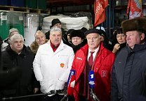 Г.А. Зюганов: «Помогали, и будем помогать своим друзья на Донбассе» Г.А. Зюганов: «Помогали, и будем помогать своим друзья на Донбассе»