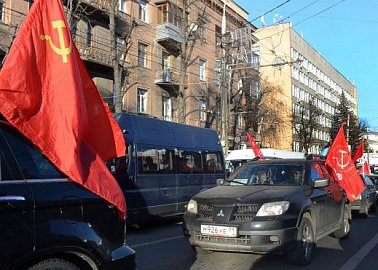 Тульский обком КПРФ провел в Туле автопробег, посвященный 74-й годовщине обороны города-героя.
