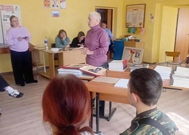 Ефремовские коммунисты провели открытый урок для учеников ефремовской школы на тему «ЛЕНИН В СУДЬБЕ РОССИИ»