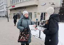 Тульские коммунисты раздали рабочим оборонных предприятий газету с выступлением лидера КПРФ Г.А. Зюганова Тульские коммунисты раздали рабочим оборонных предприятий газету с выступлением лидера КПРФ Г.А. Зюганова