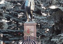 "Он стоит с простертою рукою - взгляд всё также зорок и лучист!" О состоянии тульских памятников Ленину в год 150-летнего юбилея. Памятники Ленину в год его 150-летнего юбилея