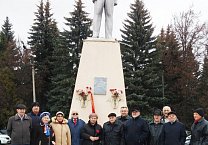 В Кимовске возложили цветы к памятнику В.И. Ленина