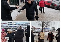 Тульские коммунисты организовали раздачу партийных газет с выступлением лидера партии Г.А.Зюганова рабочим предприятий города Тулы