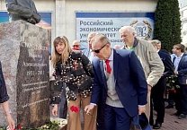 Тульский обком партии принял участие в открытии памятника В.А. Стародубцеву Тульский обком партии принял участие в открытии памятника В.А. Стародубцеву