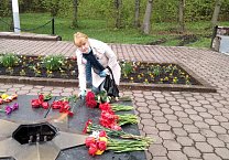 В Тульской области члены КПРФ почтили память героев Великой Отечественной войны в день 75-летия Великой Победы!