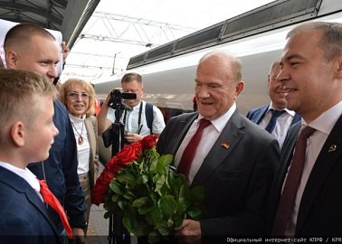 Состоялся рабочий визит Г.А. Зюганова на «Кировский завод». Репортаж телеканала «Красная линия»