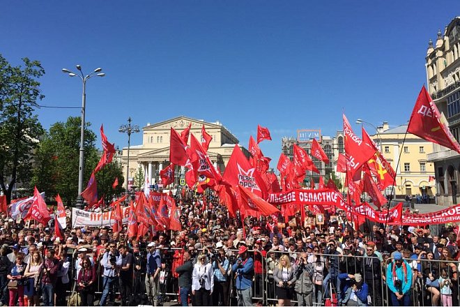 В День Победы тульские коммунисты приняли участие в праздничных мероприятиях КПРФ в столице