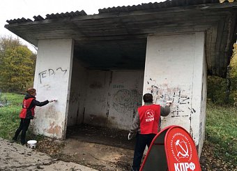 Тульские коммунисты продолжают проводить субботники в ознаменование столетия Великого Октября.