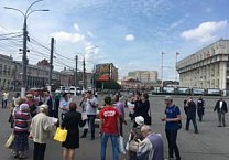 У дома правительства Тульской области началась голодовка кандидата в депутаты облдумы от КПРФ Юрия Корецких У дома правительства Тульской области началась голодовка кандидата в депутаты облдумы от КПРФ Юрия Корецких