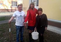 Коммунисты сажают деревья в тульских дворах Коммунисты сажают деревья в тульских дворах