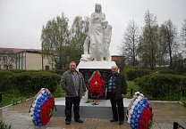 В Тульской области члены КПРФ почтили память героев Великой Отечественной войны в день 75-летия Великой Победы!