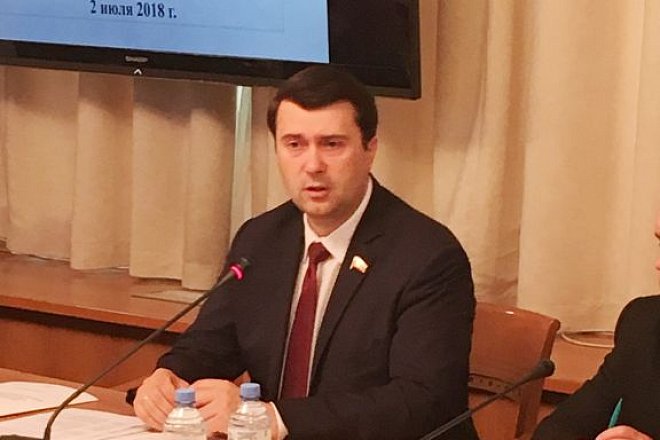 Олег Лебедев провёл экологический круглый стол в Госдуме
