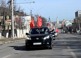 «Год как Крым вернулся домой!» Под таким девизом тульские коммунисты провели автопробег. «Год как Крым вернулся домой!» Под таким девизом тульские коммунисты провели автопробег.