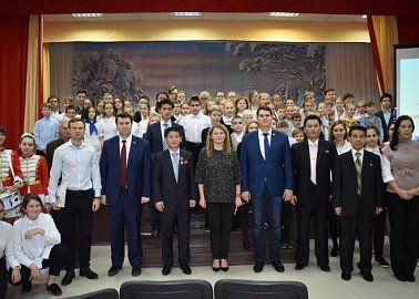 Коммунисты вместе с представителями КНДР открыли художественную выставку