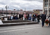 Тульские коммунисты возложили цветы к памятнику Ленину