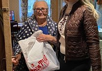 Депутат Тульской городской Думы Елена Чекан навестила ветеранов Великой Отечественной войны