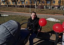 Богородицкие комсомольцы поздравили местных девушек и женщин с праздником 8 марта Богородицкие комсомольцы поздравили местных девушек и женщин с праздником 8 марта
