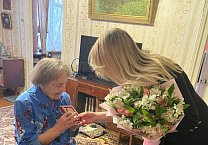 Депутат Тульской городской Думы, заместитель руководителя фракции КПРФ Елена Чекан поздравила ветеранов и вручила им юбилейные медали «80 лет Победы в Великой Отечественной войне 1941-1945 гг.» Депутат Тульской городской Думы, заместитель руководителя фракции КПРФ Елена Чекан поздравила ветеранов и вручила им юбилейные медали «80 лет Победы в Великой Отечественной войне 1941-1945 гг.»