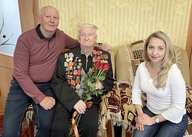 Тульский обком поздравили с Днем Победы ветерана партии, участника Парада на Красной площади 7 ноября 1941 года А.И. Тимофеева