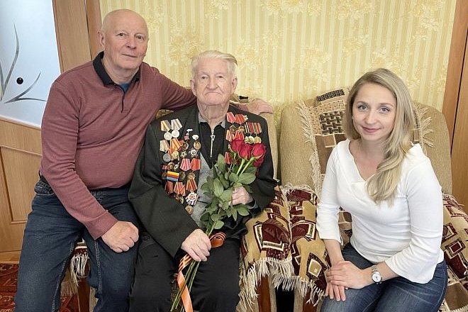 Тульский обком поздравили с Днем Победы ветерана партии, участника Парада на Красной площади 7 ноября 1941 года А.И. Тимофеева