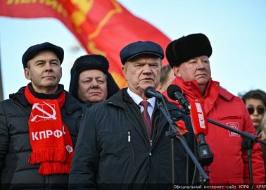 Г.А. Зюганов на митинге 23 февраля в Москве: С Днем нашей великой, любимой, Красной непобедимой армии!