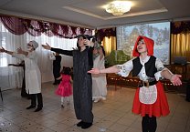 Тульские коммунисты поздравили детей и родителей в центре социального обслуживания населения