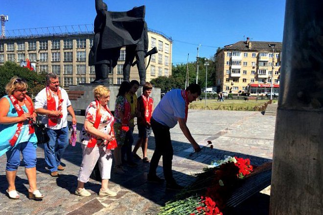 Тульские коммунисты почтили память павших в годы Великой Отечественной войны