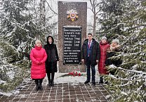 Секретари обкома партии Алексей Лебедев и Татьяна Косарева почтили память юных партизан-разведчиков Секретари обкома партии Алексей Лебедев и Татьяна Косарева почтили память юных партизан-разведчиков