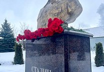 В Тульской области почтили память И.В. Сталина В Тульской области почтили память И.В. Сталина