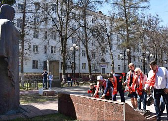 Тульский обком провёл массовую демонстрацию и праздничный митинг