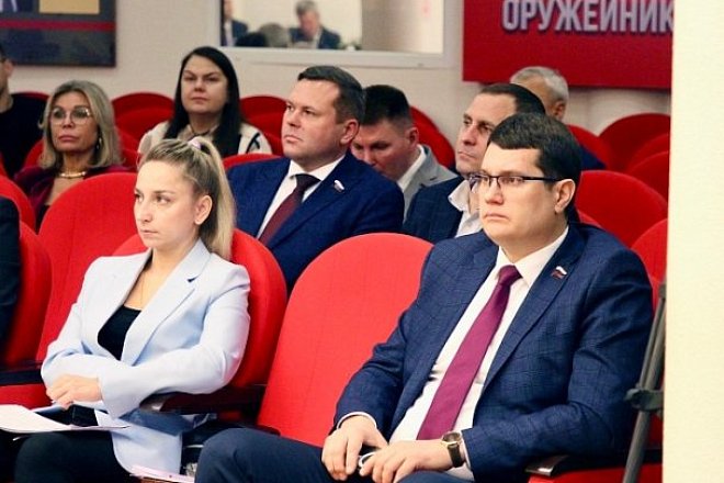 Депутаты фракции КПРФ Алексей Лебедев и Светлана Белоус приняли участие в заключительном 18-м заседании Тульской областной Думы