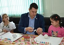 Алексей Лебедев на празднике в детской больнице Алексей Лебедев на празднике в детской больнице