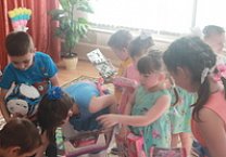 Тульский комсомол в Международный день защиты детей принял участие в благотворительной акции и посетил социально-реабилитационный центр для несовершеннолетних №1 города Тулы 