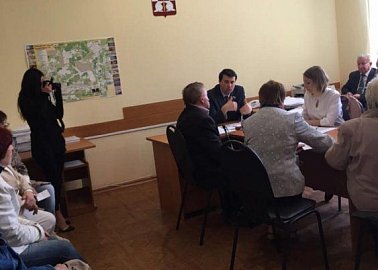 Олег Лебедев провёл приём избирателей в городе Донском