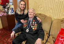 Тульские коммунисты поздравили ветерана партии, участника Парада на Красной площади 7 ноября 1941 года, почетного гражданина Тульской области А.И. Тимофеева Тульские коммунисты поздравили ветерана партии, участника Парада на Красной площади 7 ноября 1941 года, почетного гражданина Тульской области А.И. Тимофеева
