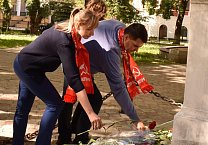 Цветы - великому русскому поэту 