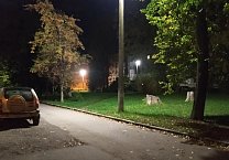 Кимовские коммунисты помогли жителям ул. Коммунистической установить освещение во дворах
